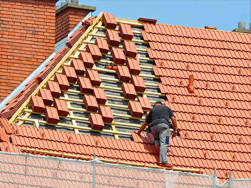 PRONIELS TOITURE & FAÇADE : couvreur toiturier en Belgique : Flandre, Wallonnie et région Bruxelles. travaux de charpente, traitement des bois de charpente et menuiserie, travaux de couverture et faîtage en neuf et en rénovation, zinguerie, dépannage urgent fuite toit, entretien de toiture : nettoyage, démoussage et peinture hydrofuge toiture, étanchéité toit plat terrasse roofing et nettoyage des extérieurs : allées, pavés, klinkers, pierres bleues, terrasses …  ... intervention en BELGIQUE: région Flamande, Wallonne et Bruxelles, Namur, Liège …. PRONIELS Toiture & Façade basé sur Namur intervient dans toute la Belgique.