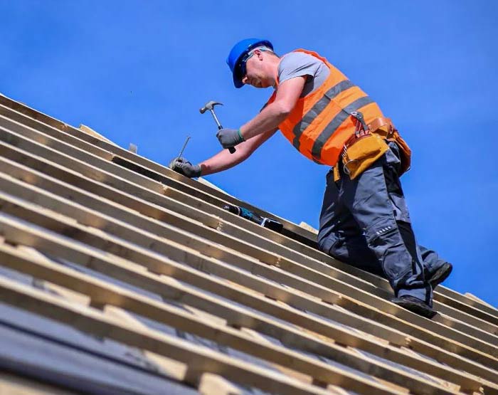 Charpente - PRONIELS Toiture & Façade : artisan charpentier couvreur en Belgique : Namur, Flandre, Wallonnie et région Bruxelles ...Travaux de charpente : en construction neuve comme en rénovation : charpente traditionnelle, à fermettes … du massif au lamellé-collé. Traitement des bois de charpente et menuiserie. intervention en BELGIQUE : région Flamande, Wallonne et Bruxelles, Namur, Liège …. PRONIELS Toiture & Façade basé sur Namur intervient dans toute la Belgique.