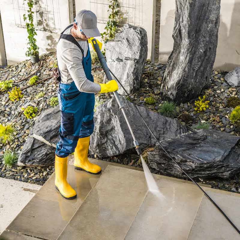 PRONIELS TOITURE & FAÇADE : couvreur toiturier en Belgique : Flandre, Wallonnie et région Bruxelles. travaux de charpente, traitement des bois de charpente et menuiserie, travaux de couverture et faîtage en neuf et en rénovation, zinguerie, dépannage urgent fuite toit, entretien de toiture : nettoyage, démoussage et peinture hydrofuge toiture, étanchéité toit plat terrasse roofing et nettoyage des extérieurs : allées, pavés, klinkers, pierres bleues, terrasses …  ... intervention en BELGIQUE: région Flamande, Wallonne et Bruxelles, Namur, Liège …. PRONIELS Toiture & Façade basé sur Namur intervient dans toute la Belgique.