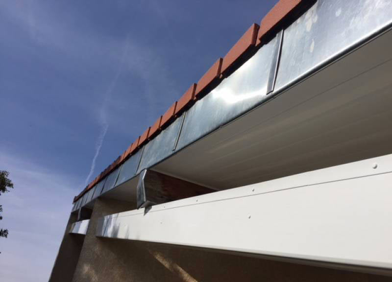 Travaux de couverture et zinguerie - PRONIELS Toiture & Façade : artisan couvreur zingueur en Belgique : Namur, Flandre, Wallonnie, Bruxelles, Liège ....  : Travaux de couverture et faîtage en neuf et en rénovation. Dépannage urgent de fuite sur toit ! Pose et rénovation de toiture en zinc et des différents éléments de zinguerie : gouttière, corniche, bande de rives …. intervention en BELGIQUE : région Flamande, Wallonne et Bruxelles, Namur, Liège …. PRONIELS Toiture & Façade basé sur Namur intervient dans toute la Belgique.