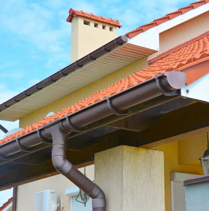 Travaux de couverture et zinguerie - PRONIELS Toiture & Façade : artisan couvreur zingueur en Belgique : Namur, Flandre, Wallonnie, Bruxelles, Liège ....  : Travaux de couverture et faîtage en neuf et en rénovation. Dépannage urgent de fuite sur toit ! Pose et rénovation de toiture en zinc et des différents éléments de zinguerie : gouttière, corniche, bande de rives …. intervention en BELGIQUE : région Flamande, Wallonne et Bruxelles, Namur, Liège …. PRONIELS Toiture & Façade basé sur Namur intervient dans toute la Belgique.